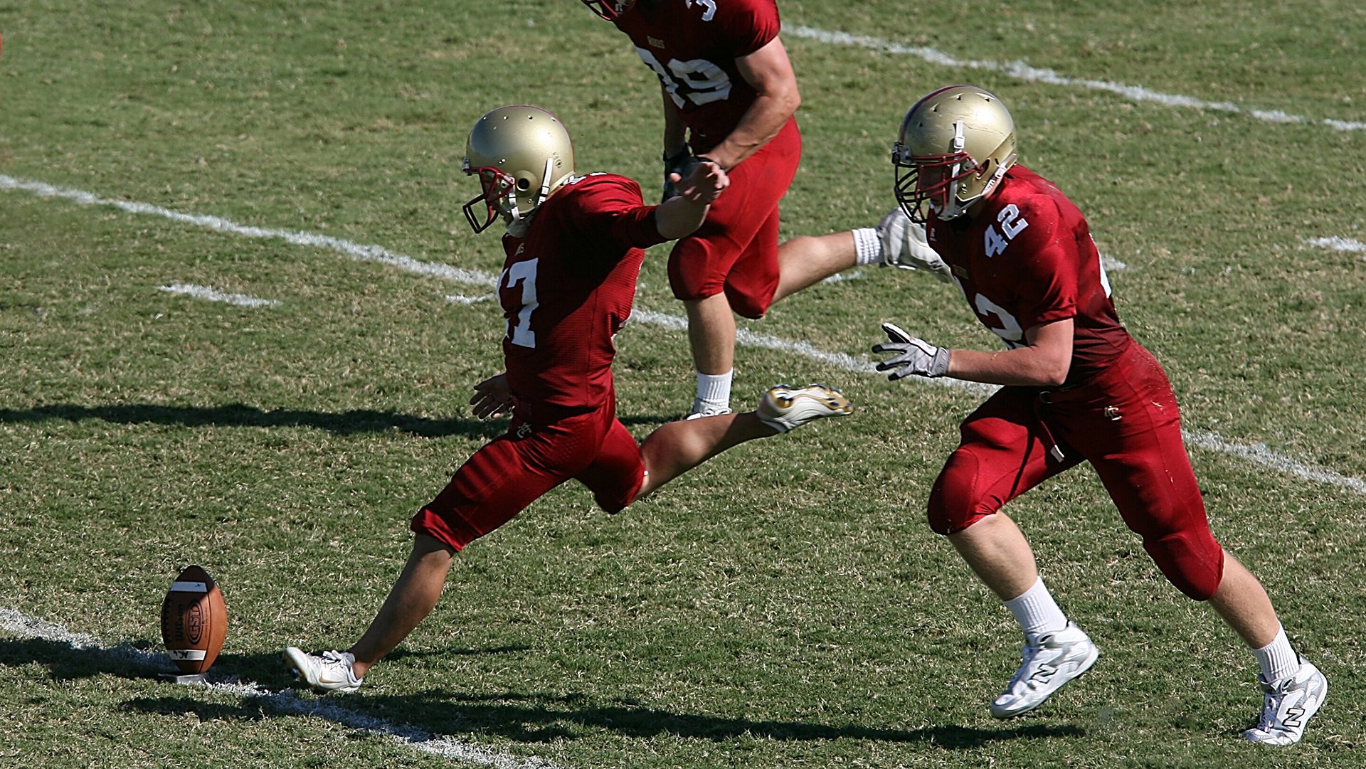 “青少年足球主题公益跑运动会在全国火热举行”，青少年校园足球赛