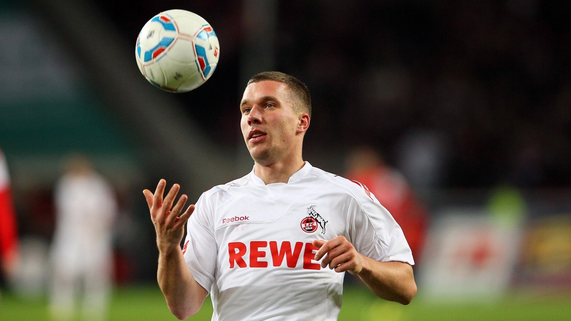 中国足球俱乐部引援热潮持续升温，中国足球俱乐部现状